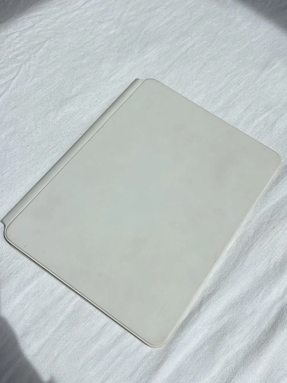 Apple White Bluetooth Keyboard Case with Trackpad for Tablet